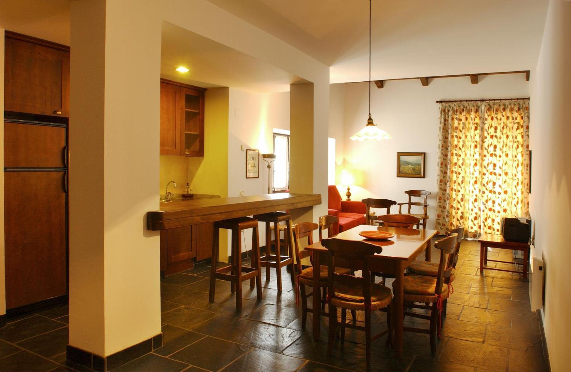 Apartamentos Linsoles Eriste Esterno foto