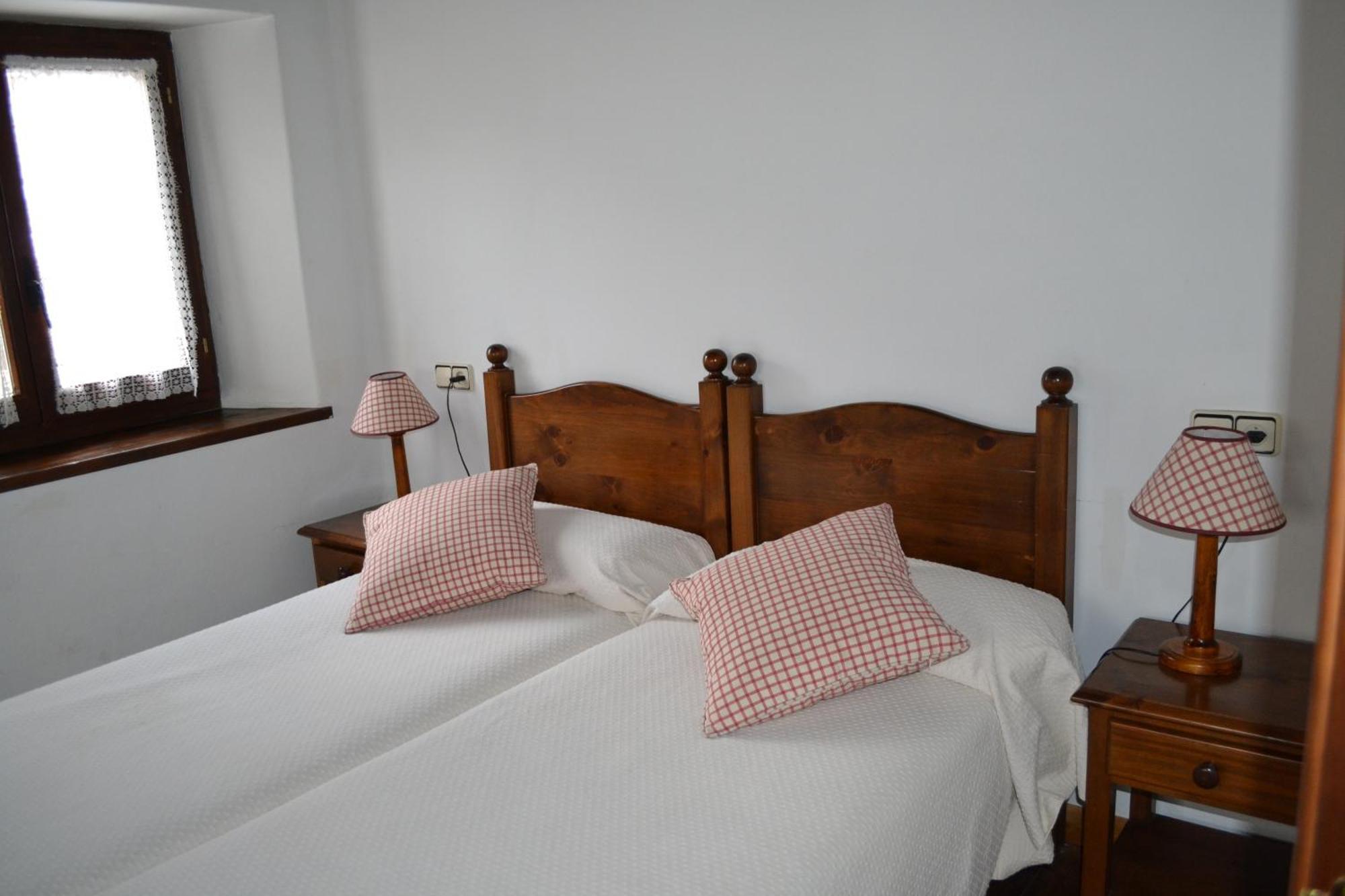Apartamentos Linsoles Eriste Esterno foto