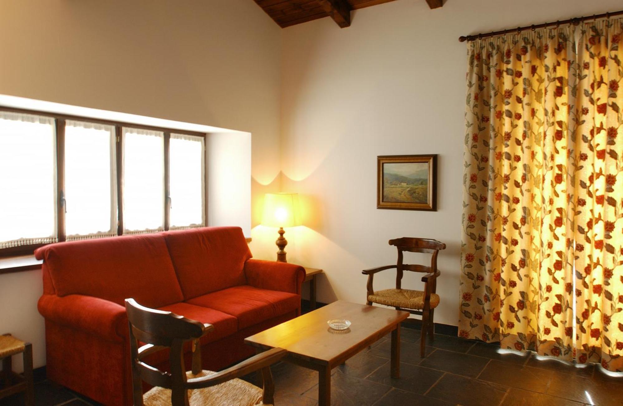 Apartamentos Linsoles Eriste Esterno foto