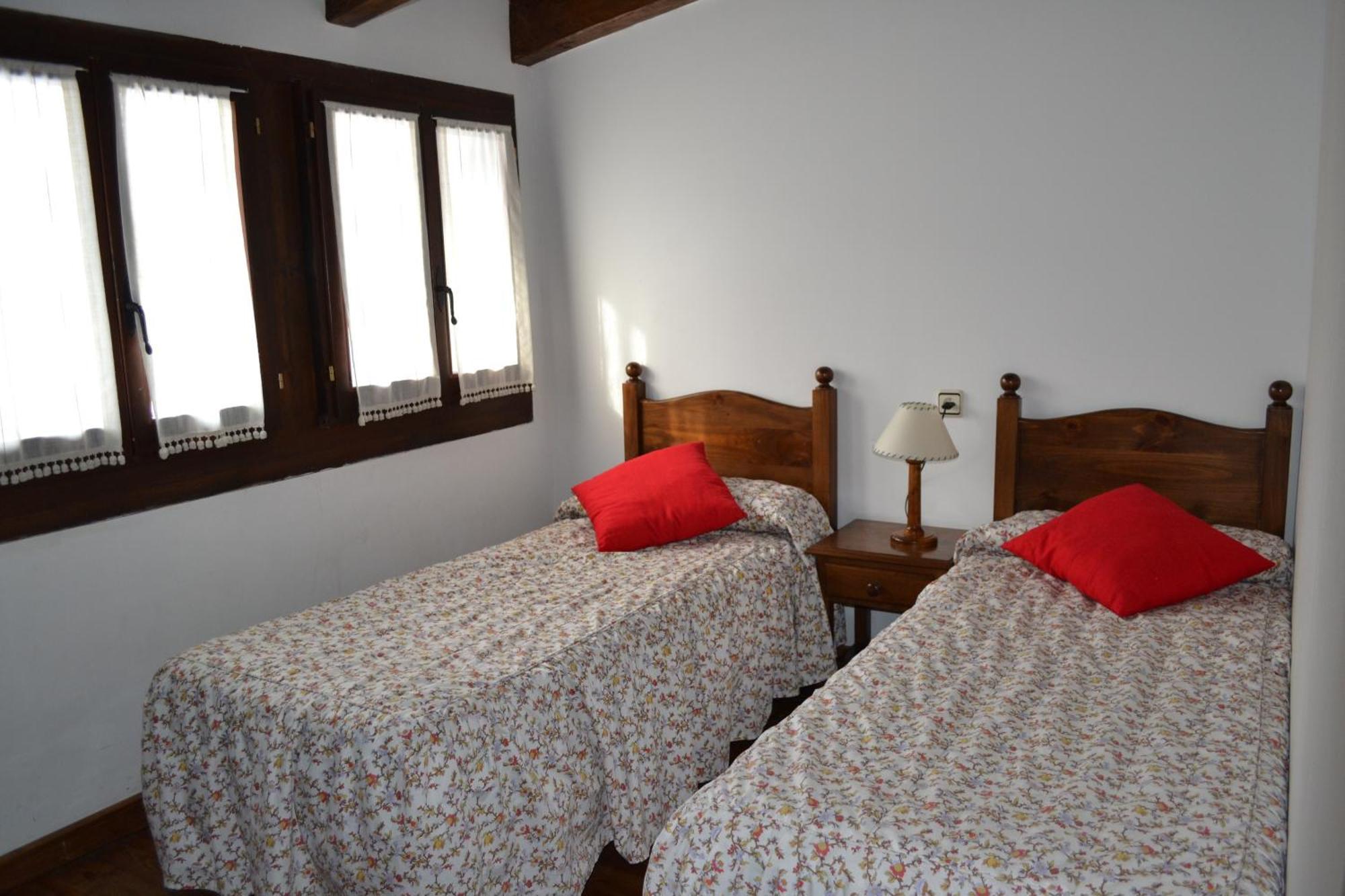 Apartamentos Linsoles Eriste Esterno foto