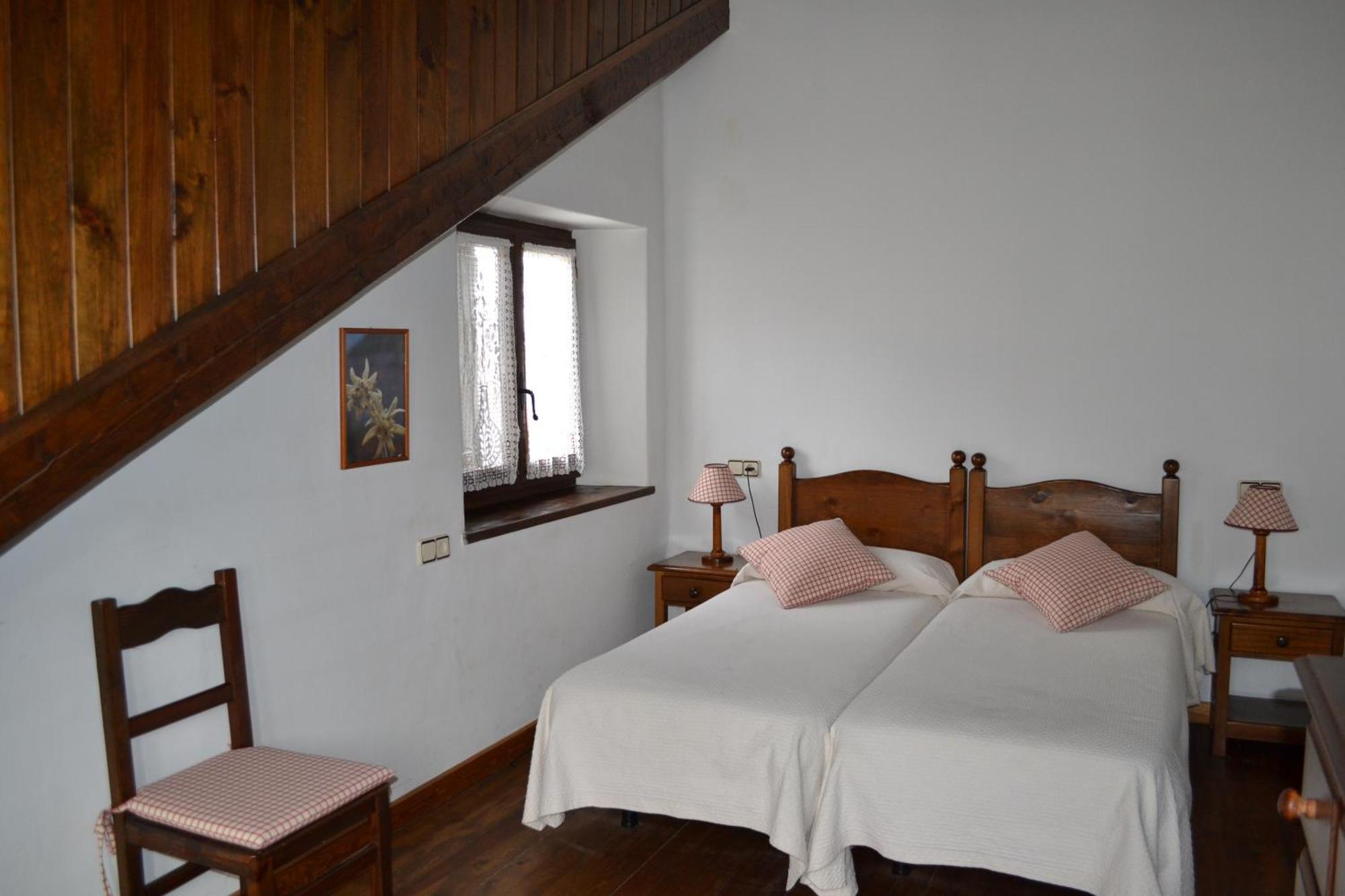 Apartamentos Linsoles Eriste Esterno foto