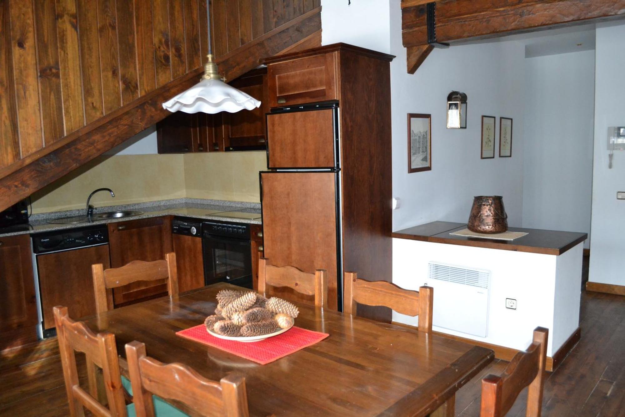 Apartamentos Linsoles Eriste Esterno foto