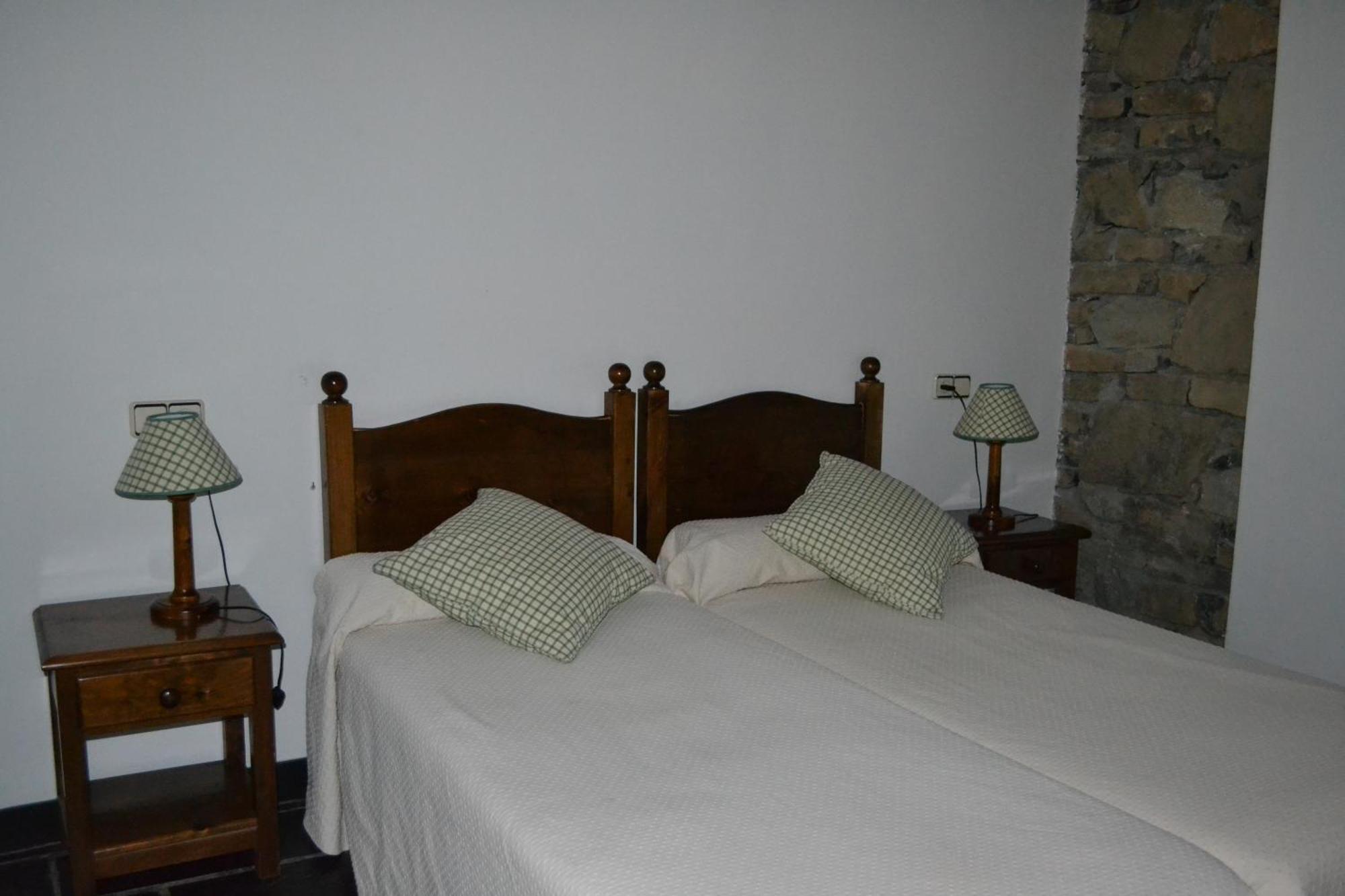 Apartamentos Linsoles Eriste Esterno foto