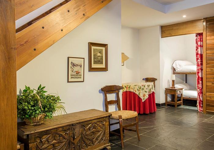 Apartamentos Linsoles Eriste Esterno foto
