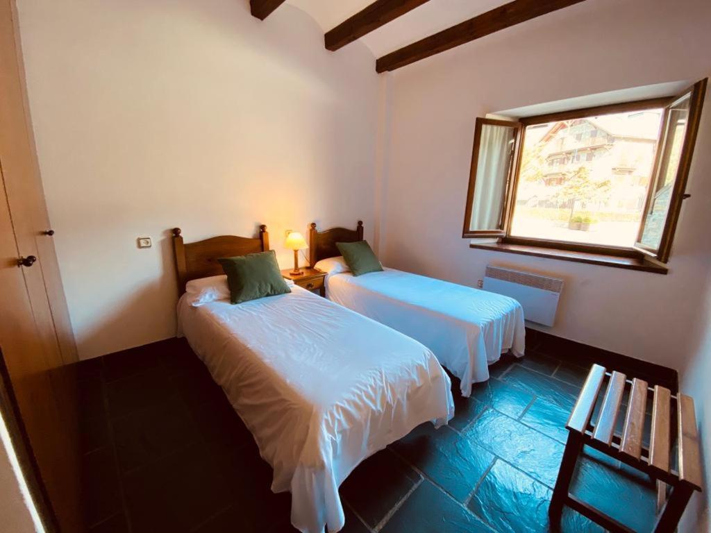 Apartamentos Linsoles Eriste Esterno foto