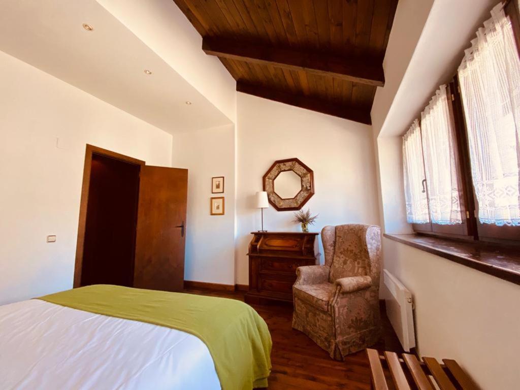 Apartamentos Linsoles Eriste Esterno foto