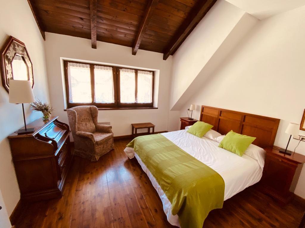 Apartamentos Linsoles Eriste Esterno foto