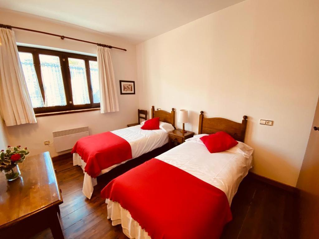 Apartamentos Linsoles Eriste Esterno foto