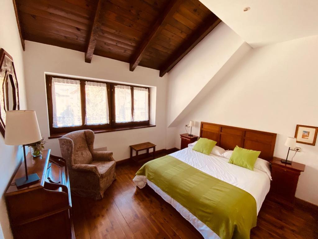 Apartamentos Linsoles Eriste Esterno foto