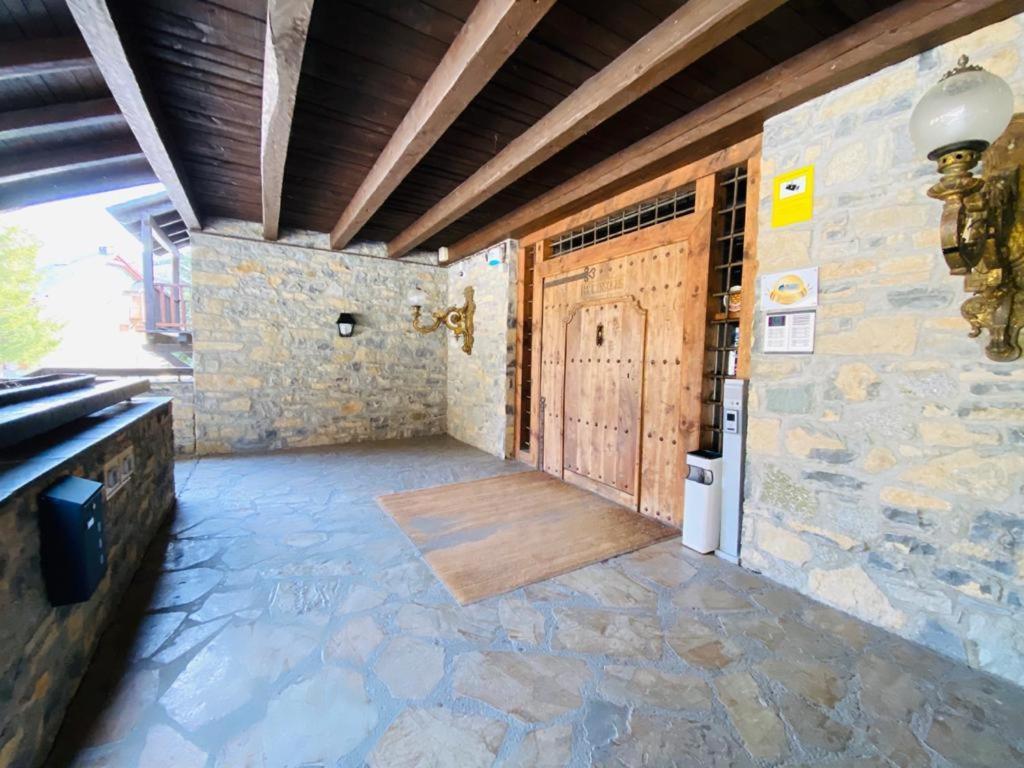 Apartamentos Linsoles Eriste Esterno foto