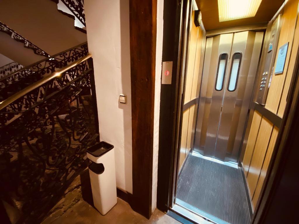 Apartamentos Linsoles Eriste Esterno foto