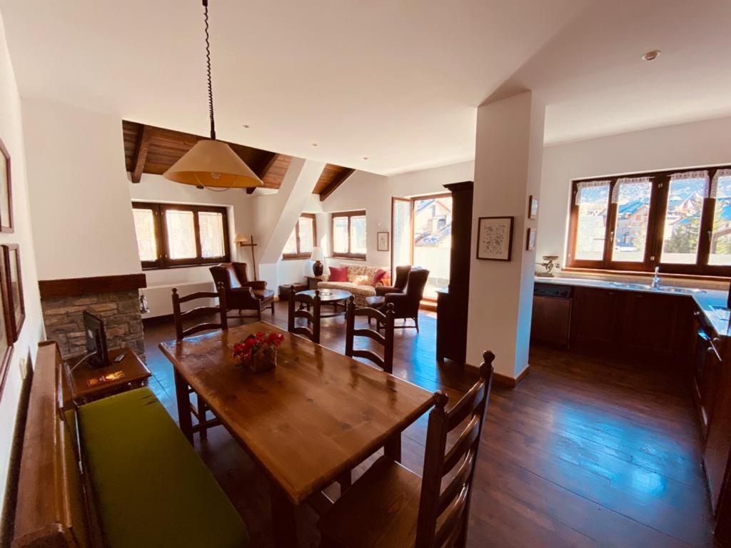 Apartamentos Linsoles Eriste Esterno foto